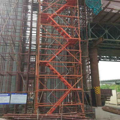 聚力安全，筑牢防線——論建筑施工安全爬梯與高空作業通道的重要性